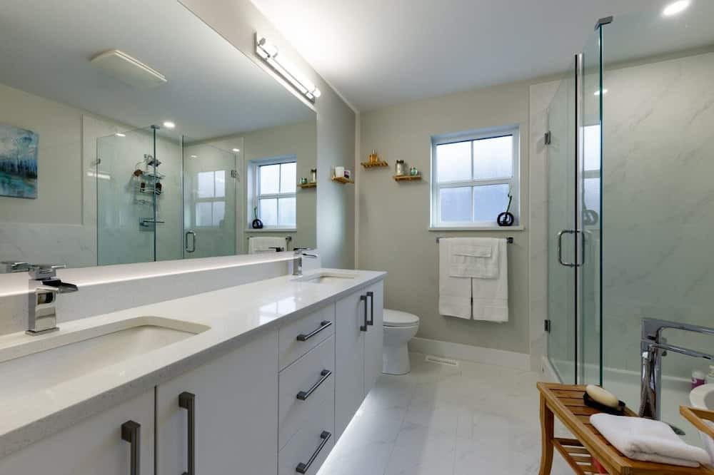 Photo of Bathroom in Crescent Beach