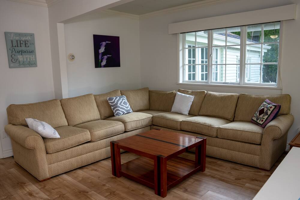 Photo of Livingroom in White Rock