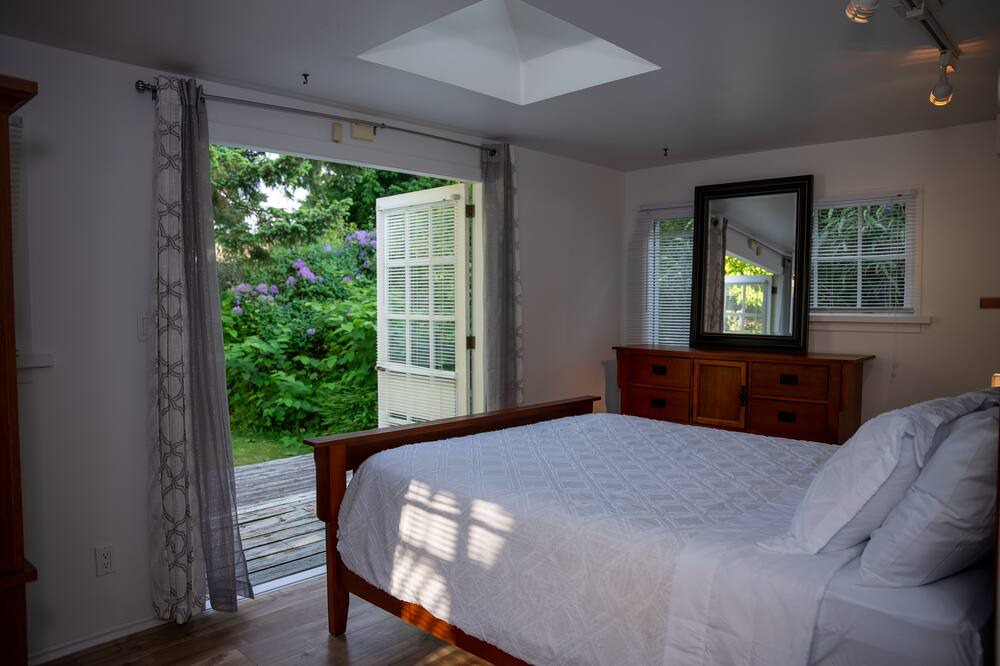 Photo of Bedroom in White Rock