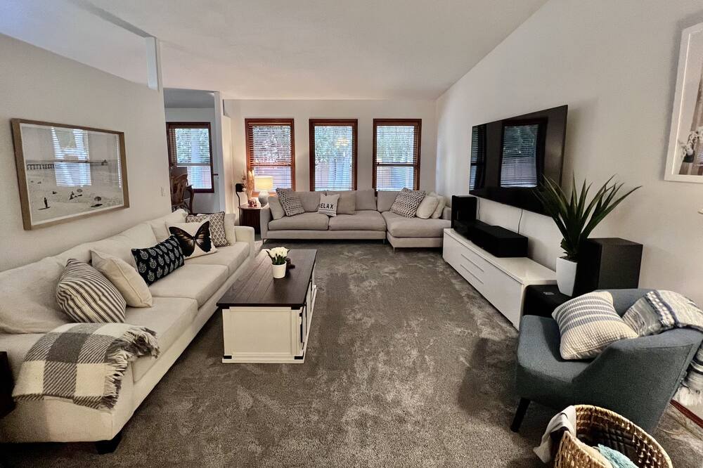 Photo of Livingroom in Sicamous