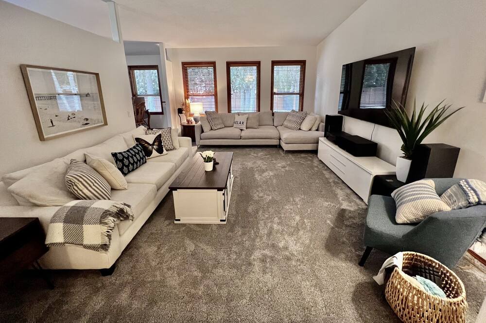 Photo of Livingroom in Sicamous