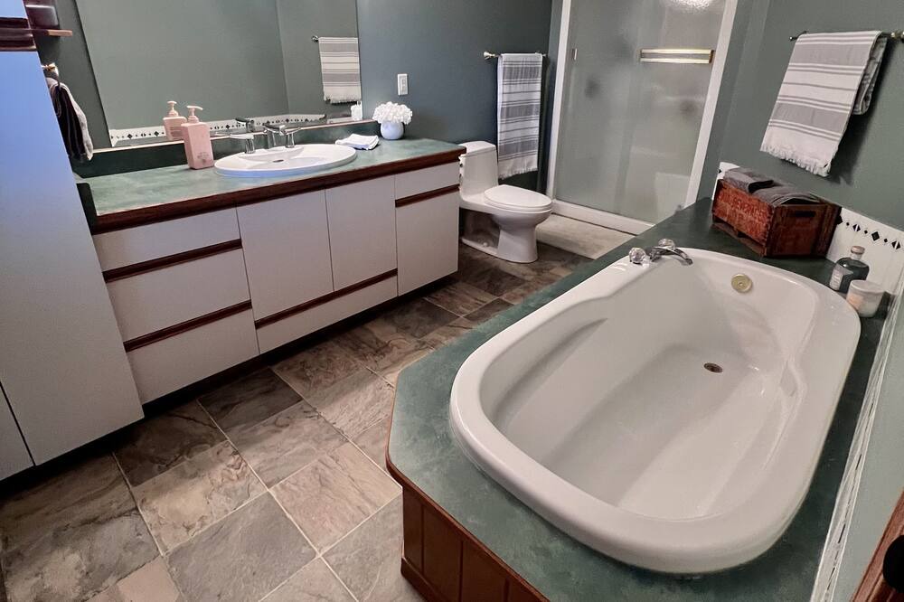 Photo of Bathroom in Sicamous