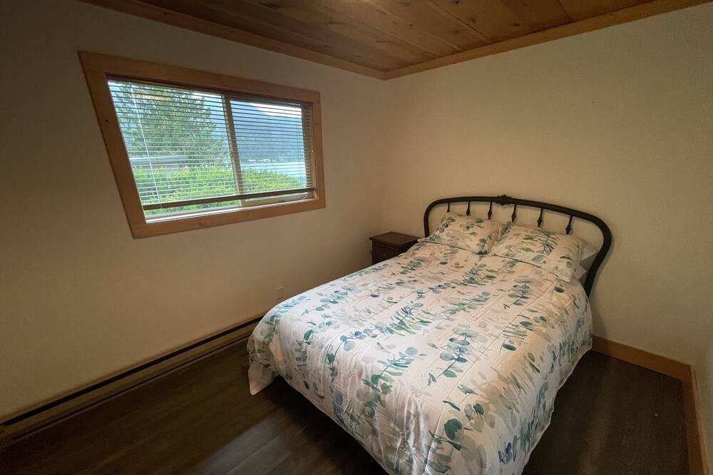 Photo of Bedroom in Squilax