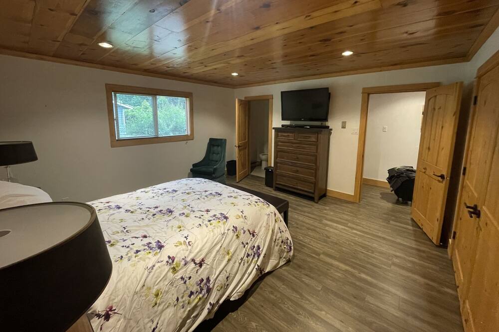 Photo of Bedroom in Squilax