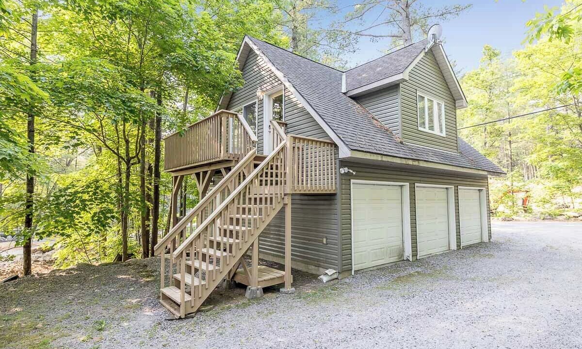 Photo of Patio Balcony in Gravenhurst