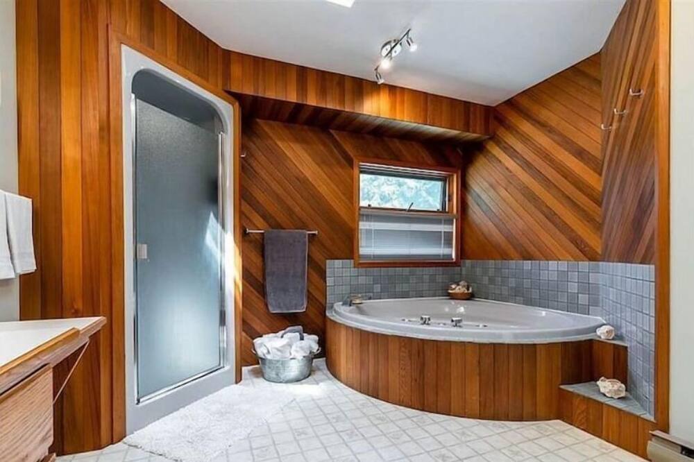 Photo of Bathroom in Hope