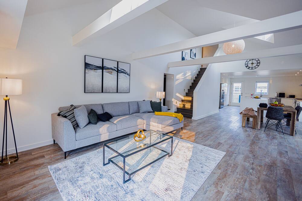 Photo of Livingroom in Downtown