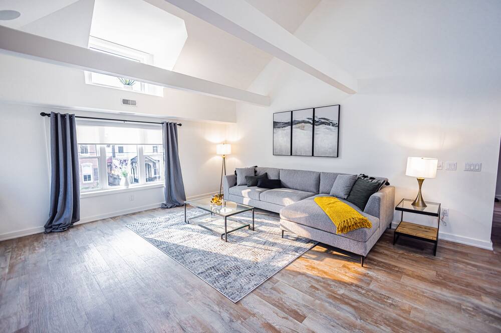 Photo of Livingroom in Downtown