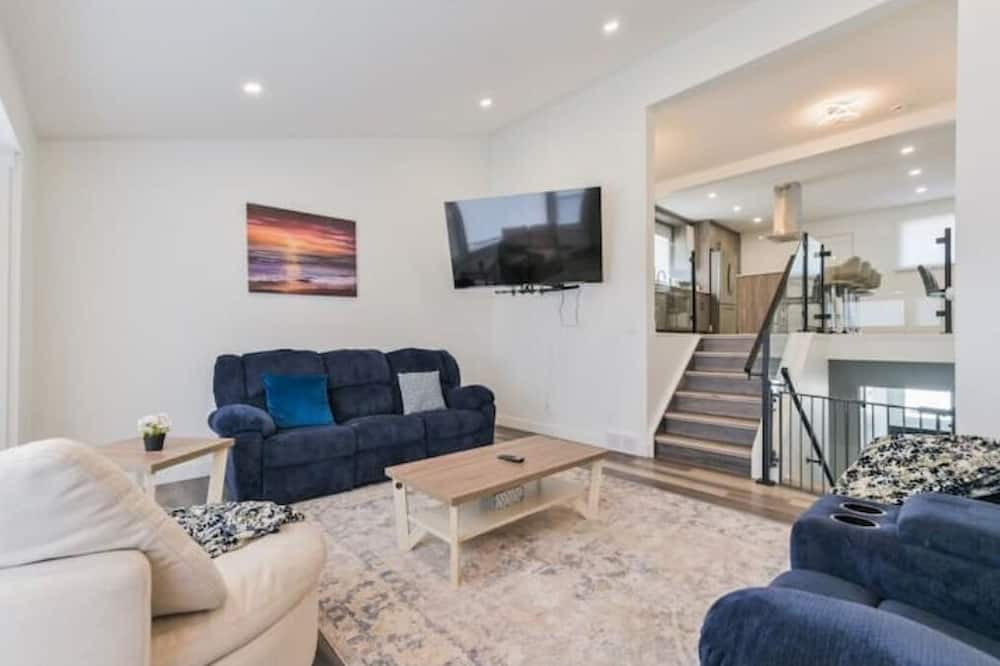 Photo of Livingroom in Shaganappi