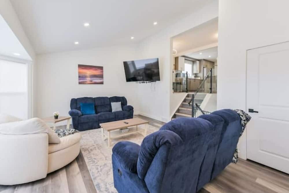 Photo of Livingroom in Shaganappi