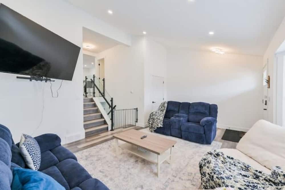 Photo of Livingroom in Shaganappi