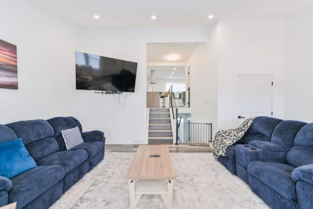 Photo of Livingroom in Shaganappi