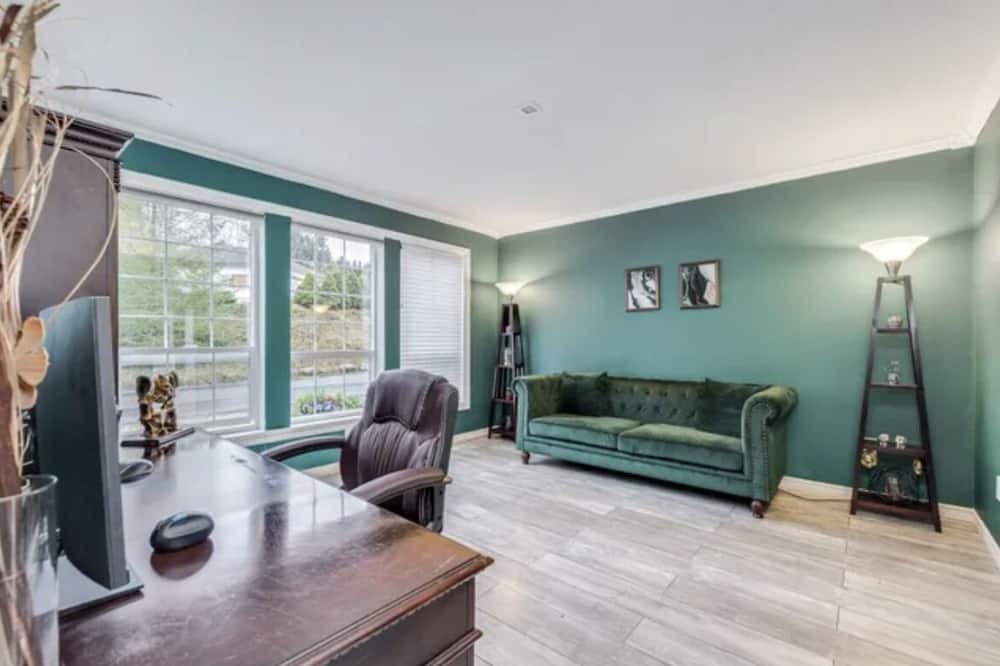 Photo of Livingroom in Maple Ridge