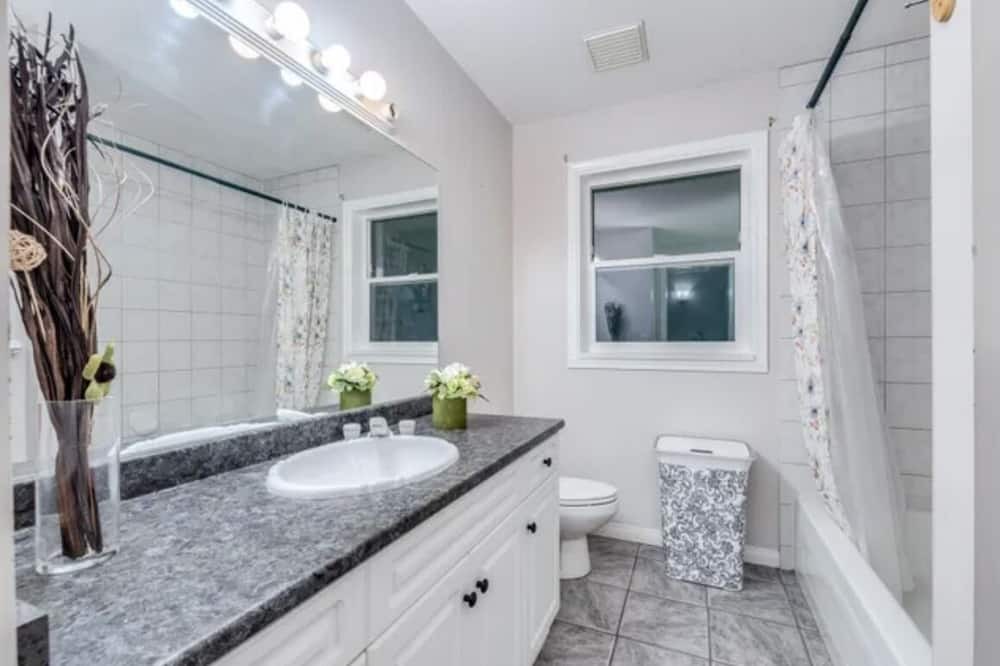 Photo of Bathroom in Maple Ridge