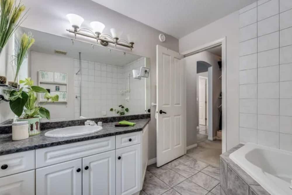 Photo of Bathroom in Maple Ridge