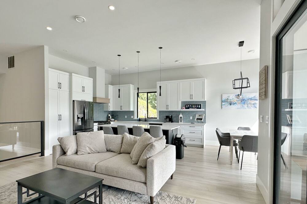 Photo of Livingroom in Youbou