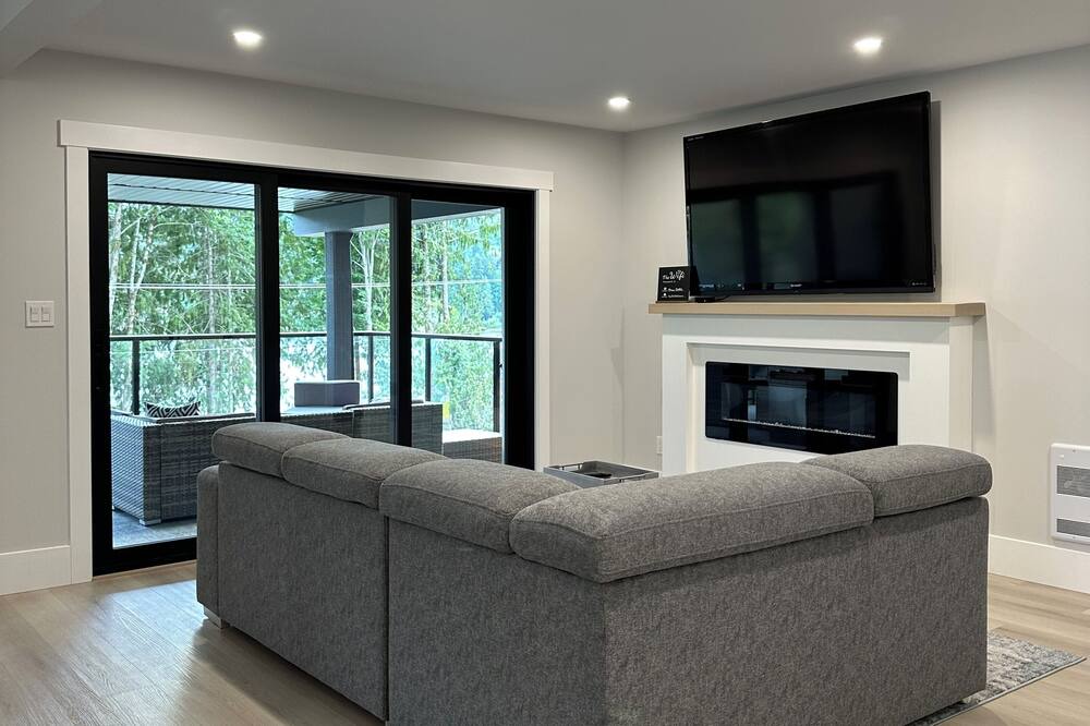 Photo of Livingroom in Youbou