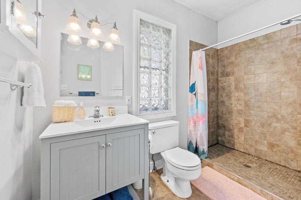 Photo of Bathroom in Sunnyside