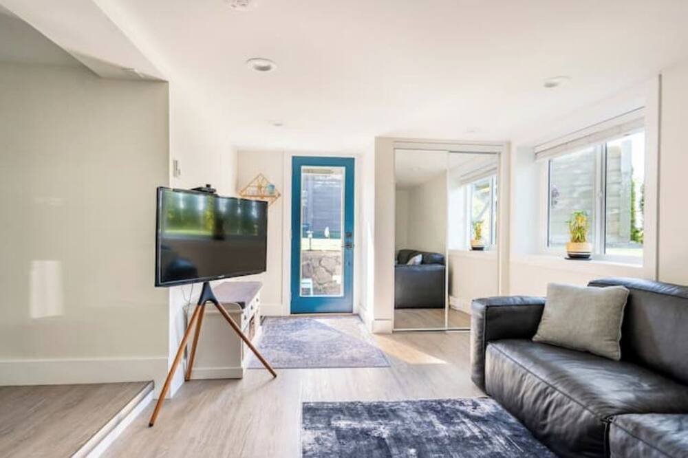 Photo of Livingroom in Saanich West