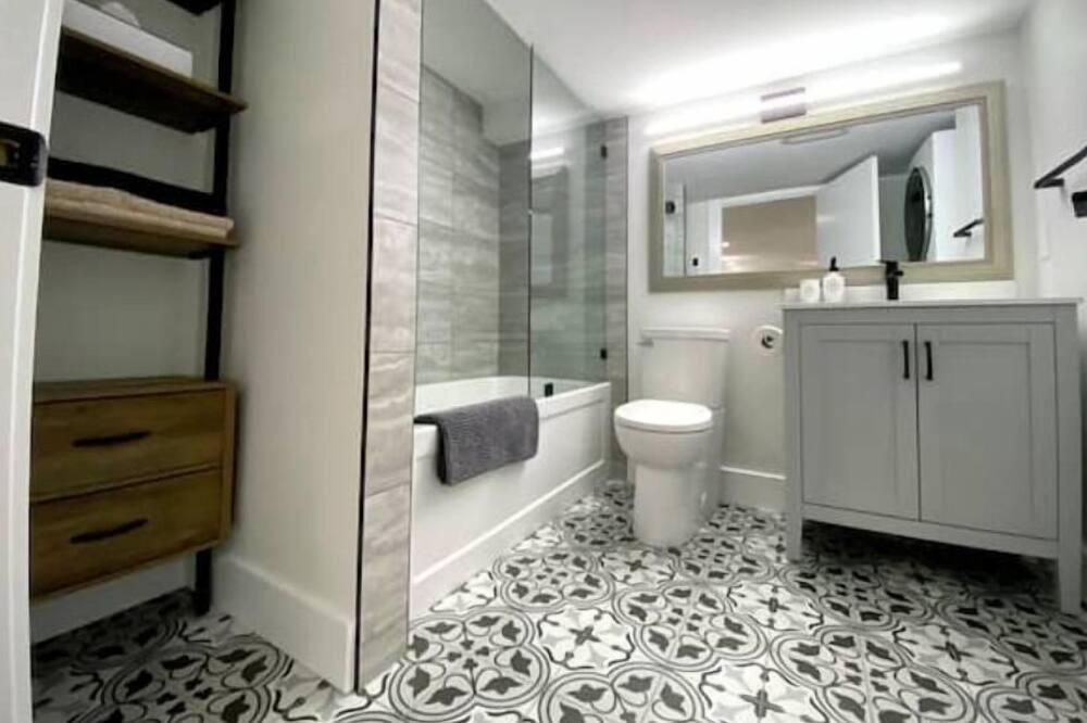 Photo of Bathroom in Saanich West