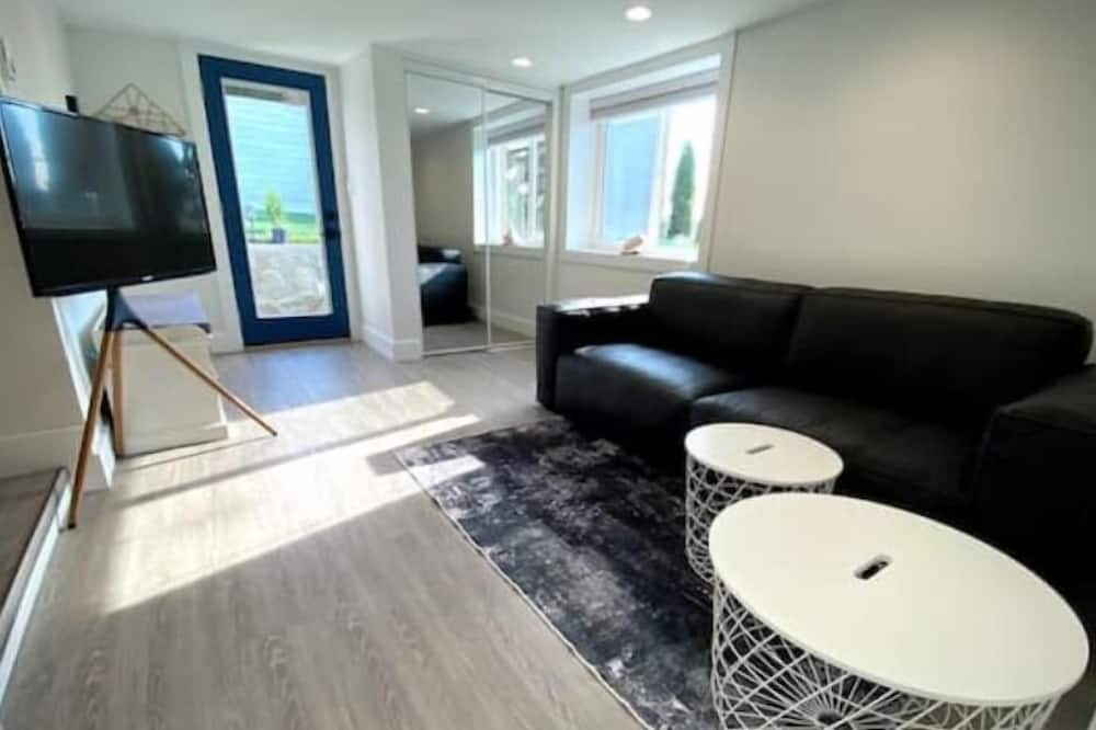 Photo of Livingroom in Saanich West