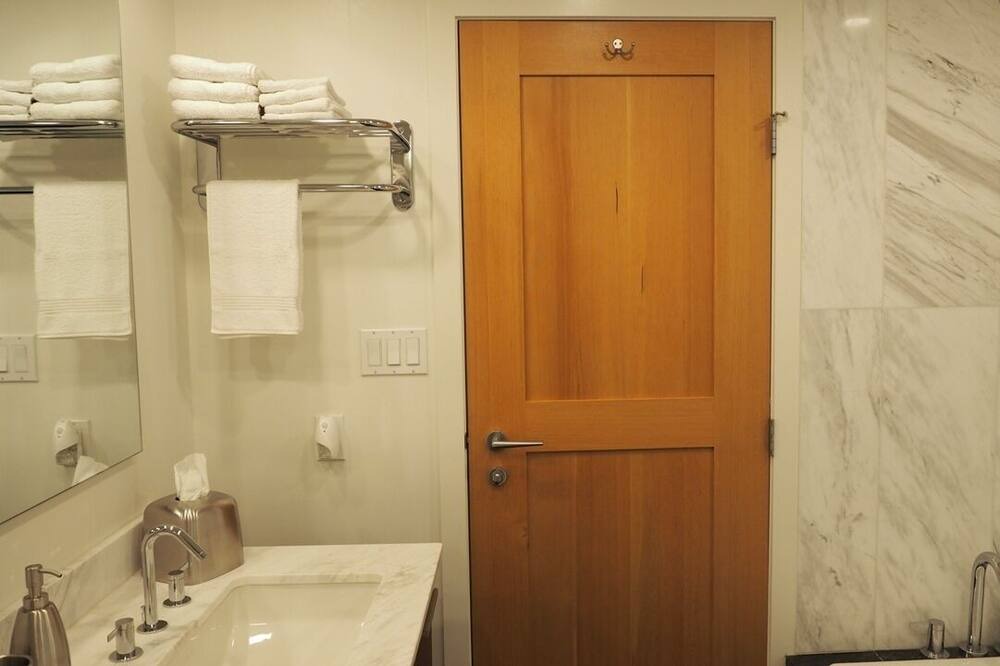 Photo of Bathroom in Inner Harbour