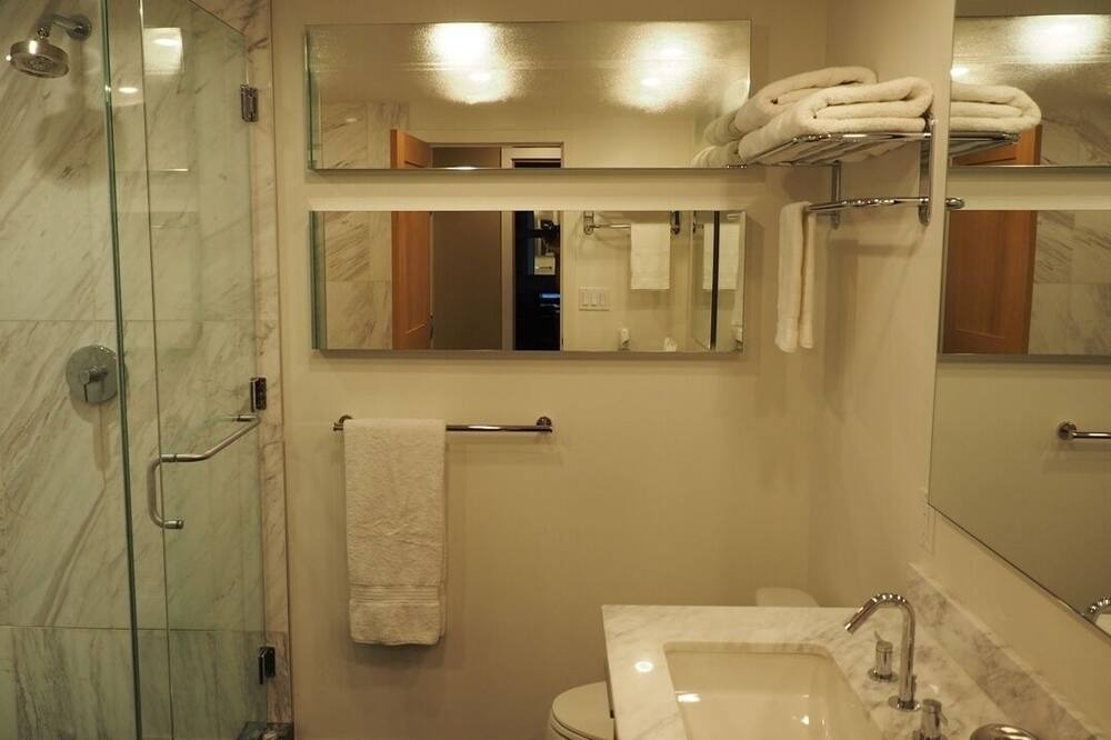 Photo of Bathroom in Inner Harbour