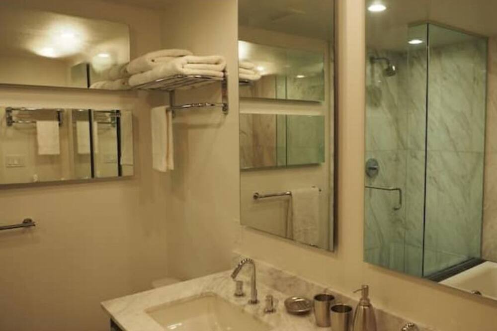 Photo of Bathroom in Inner Harbour