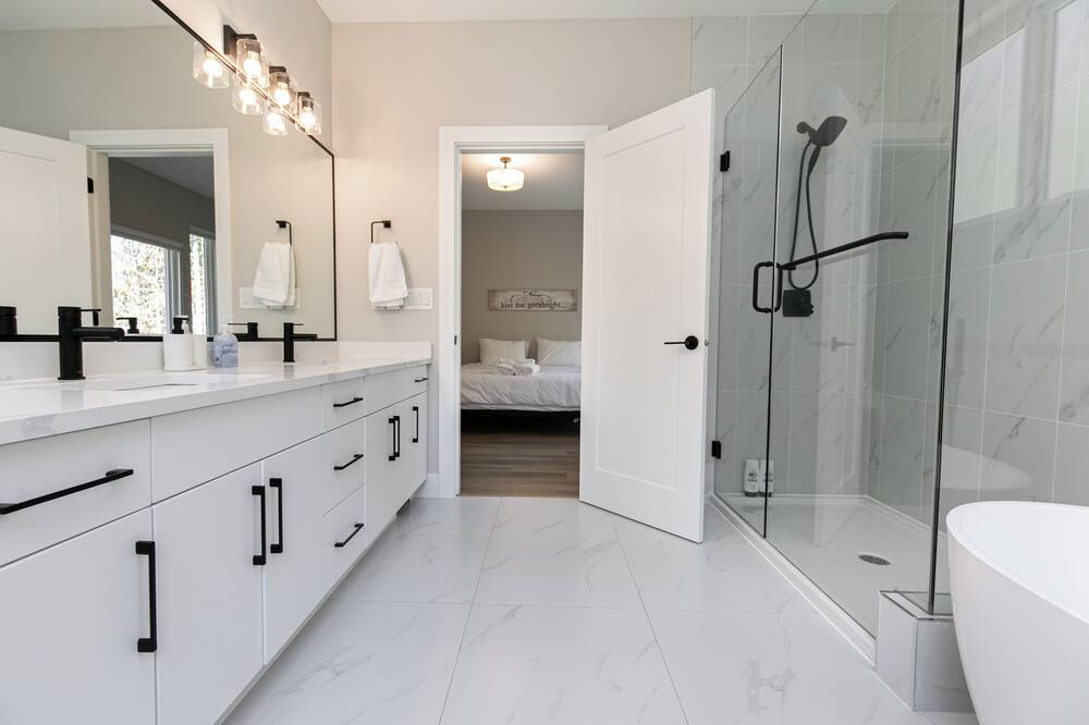 Photo of Bathroom in Lake Cowichan