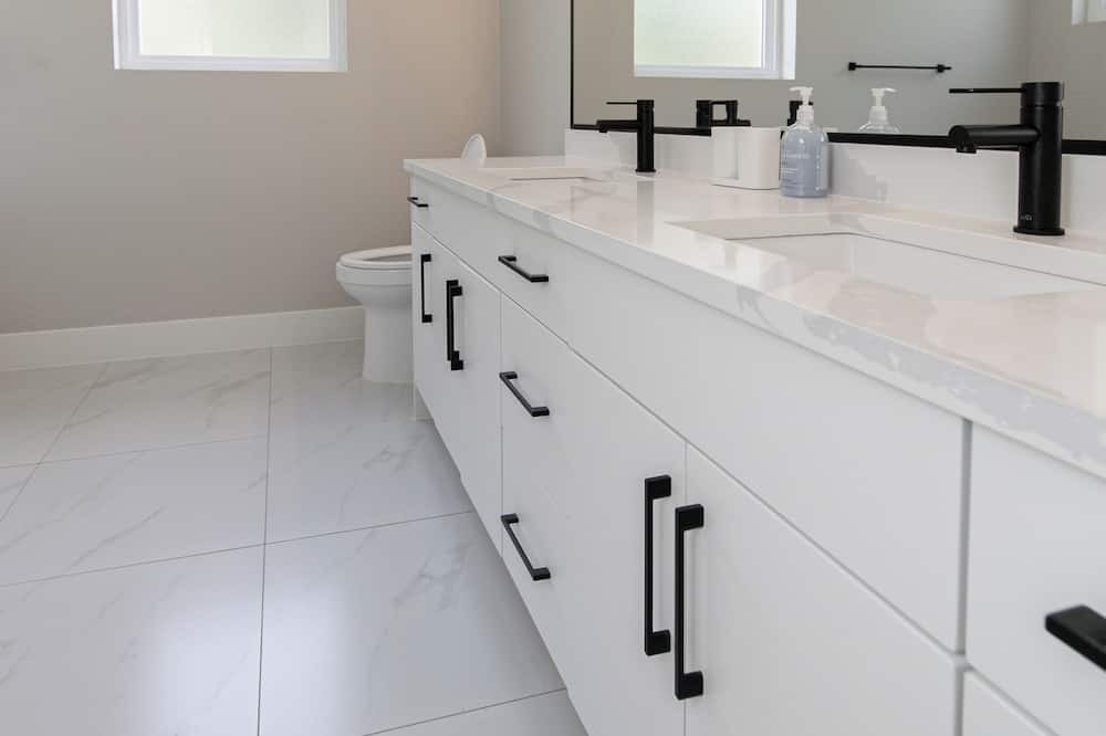 Photo of Bathroom in Lake Cowichan