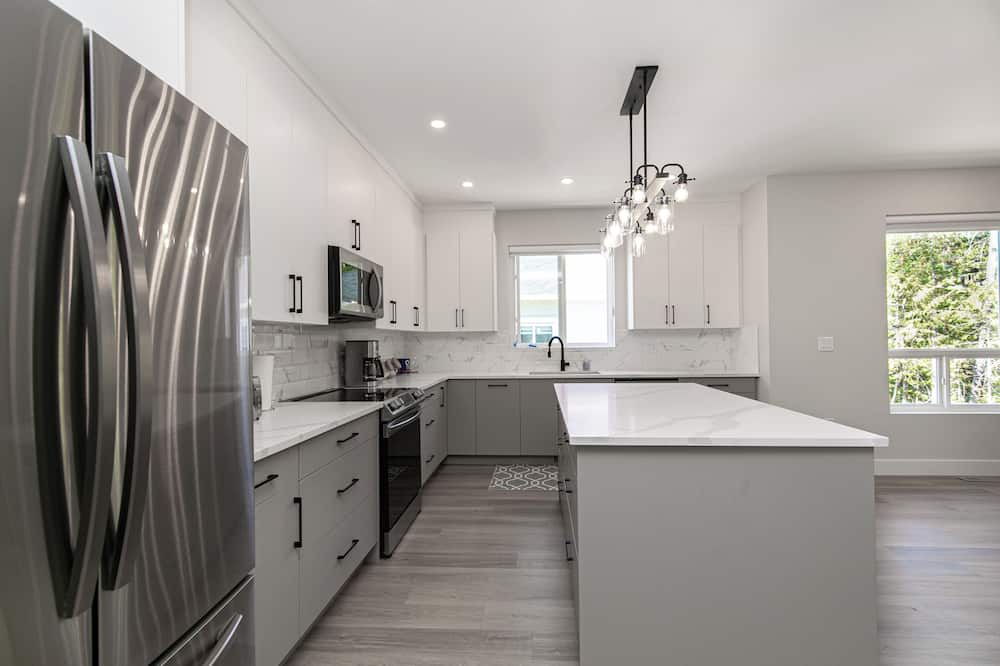 Photo of Kitchen in Lake Cowichan