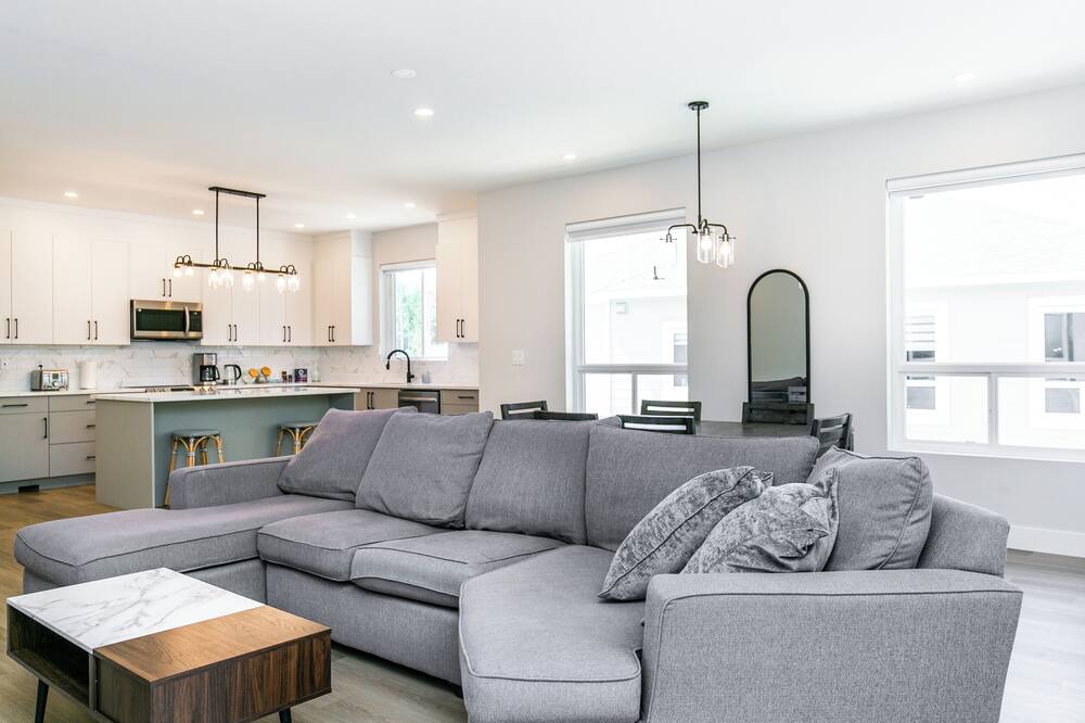Photo of Livingroom in Lake Cowichan