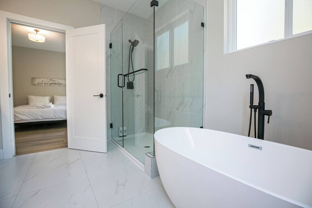 Photo of Bathroom in Lake Cowichan