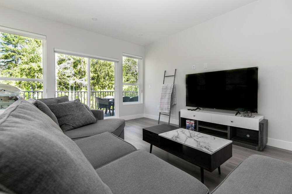 Photo of Livingroom in Lake Cowichan