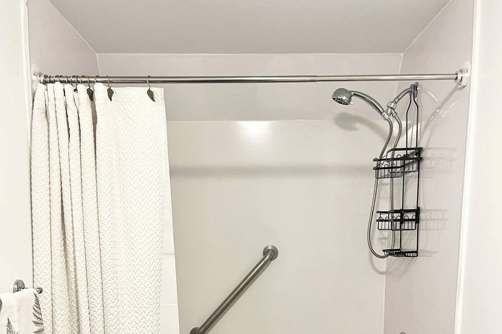 Photo of Bathroom in Lakeview