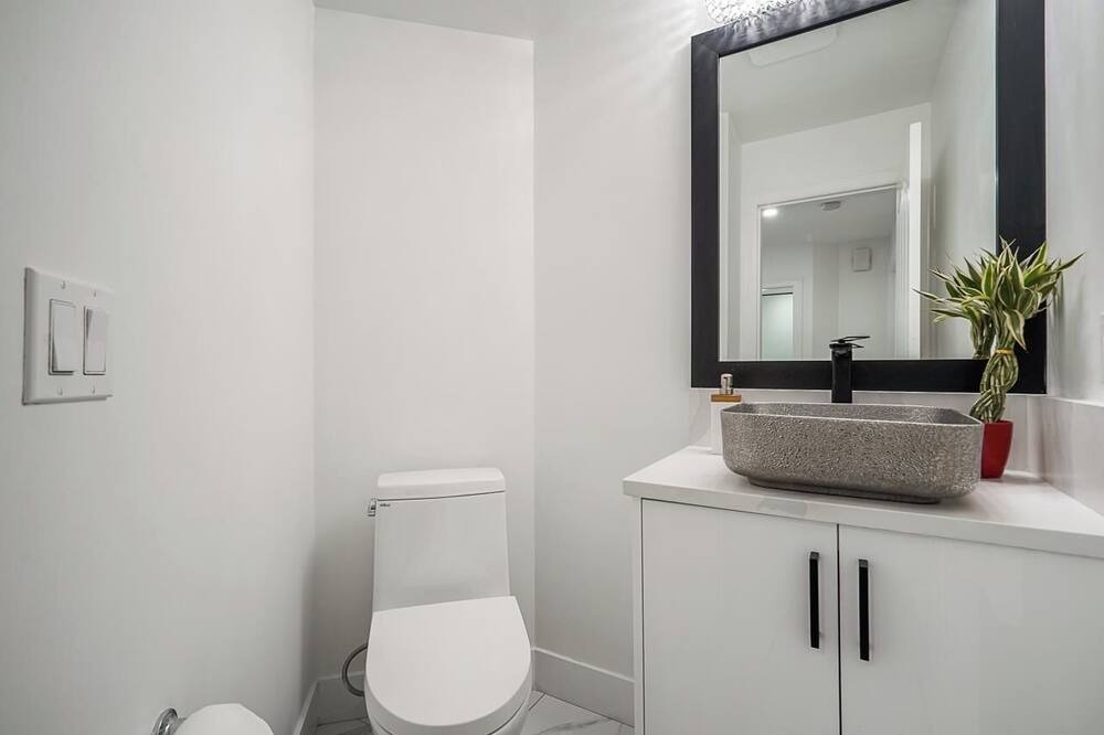 Photo of Bathroom in East Newton North