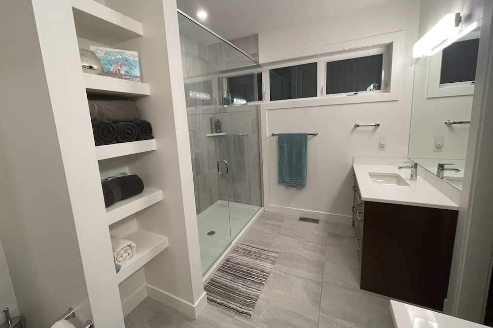 Photo of Bathroom in Sicamous