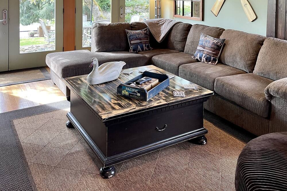Photo of Livingroom in Lake Cowichan