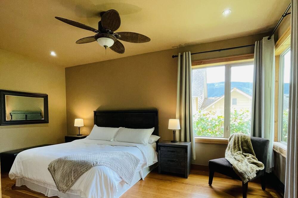 Photo of Bedroom in Lake Cowichan