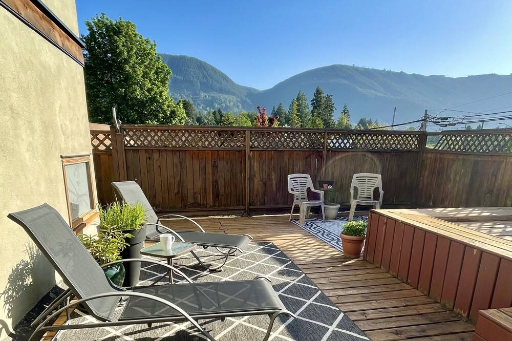 Photo of Patio Balcony in Lake Cowichan