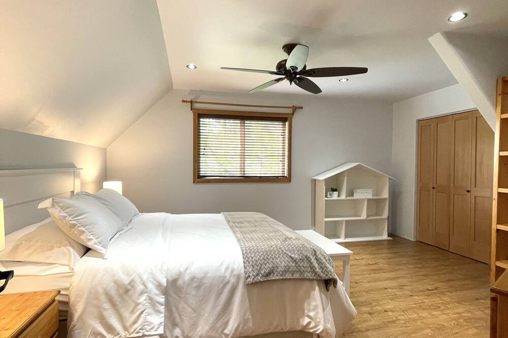 Photo of Bedroom in Lake Cowichan