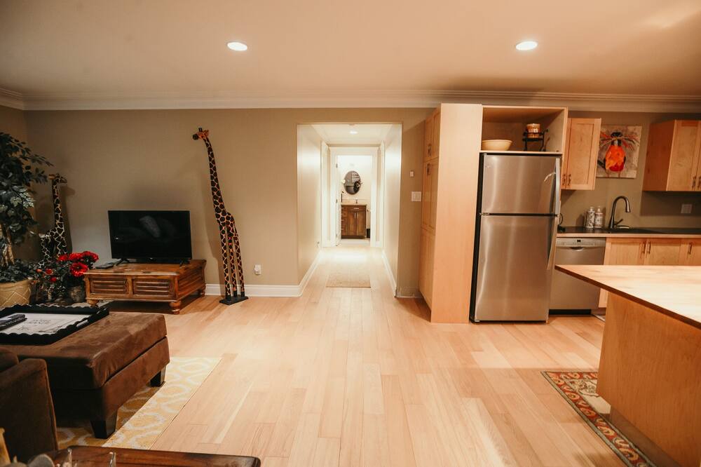 Photo of Livingroom in Cordova Bay