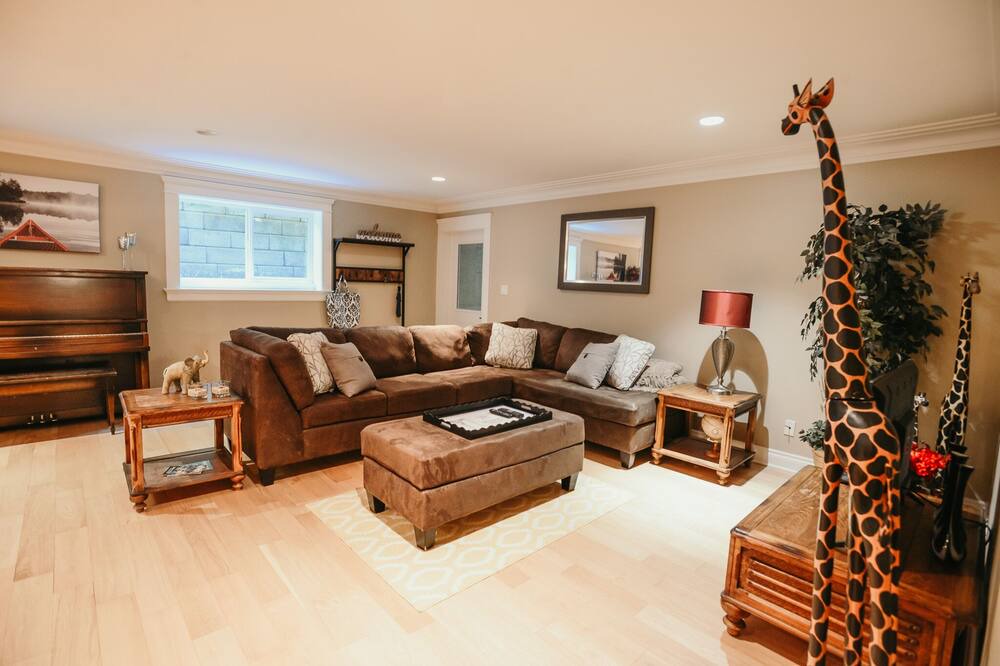 Photo of Livingroom in Cordova Bay