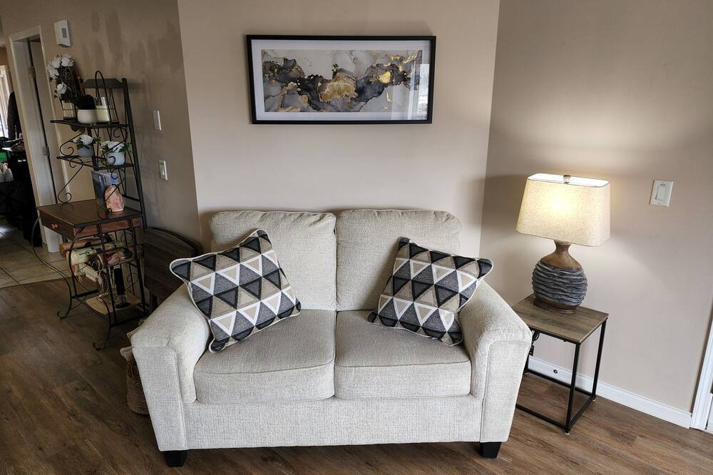 Photo of Livingroom in Okanagan-Similkameen