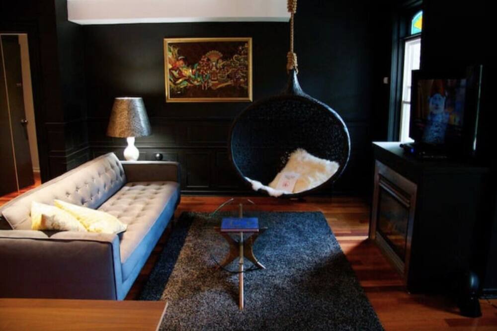 Photo of Livingroom in Garden District