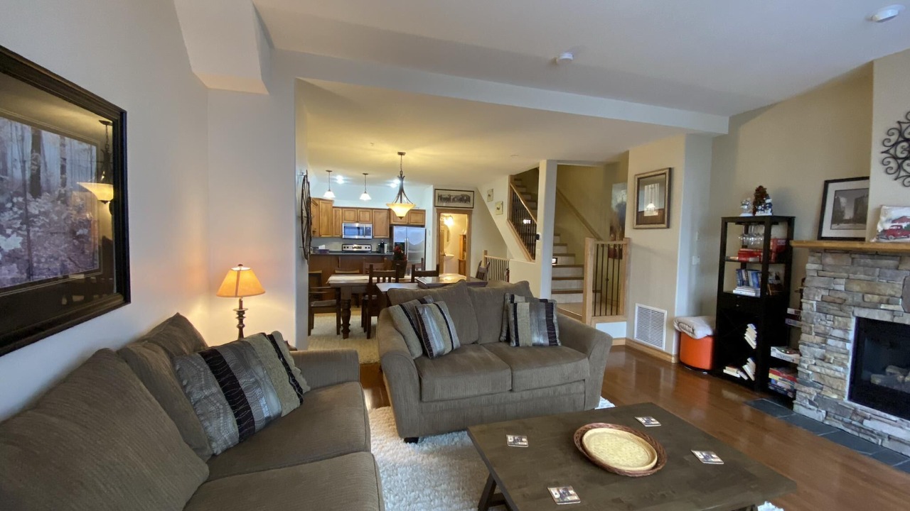 Photo of Livingroom in East Kootenay