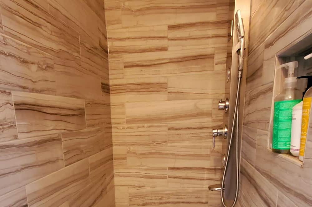 Photo of Bathroom in Anglemont