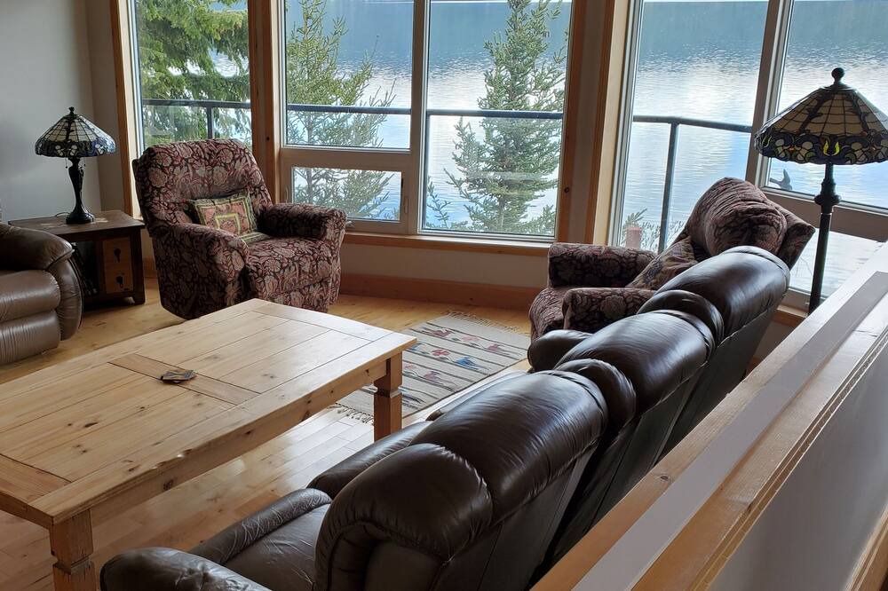 Photo of Livingroom in Anglemont