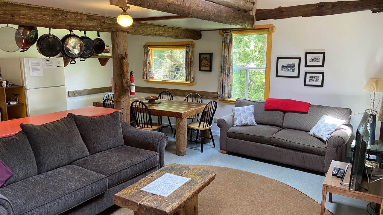 Photo of Livingroom in Bamfield