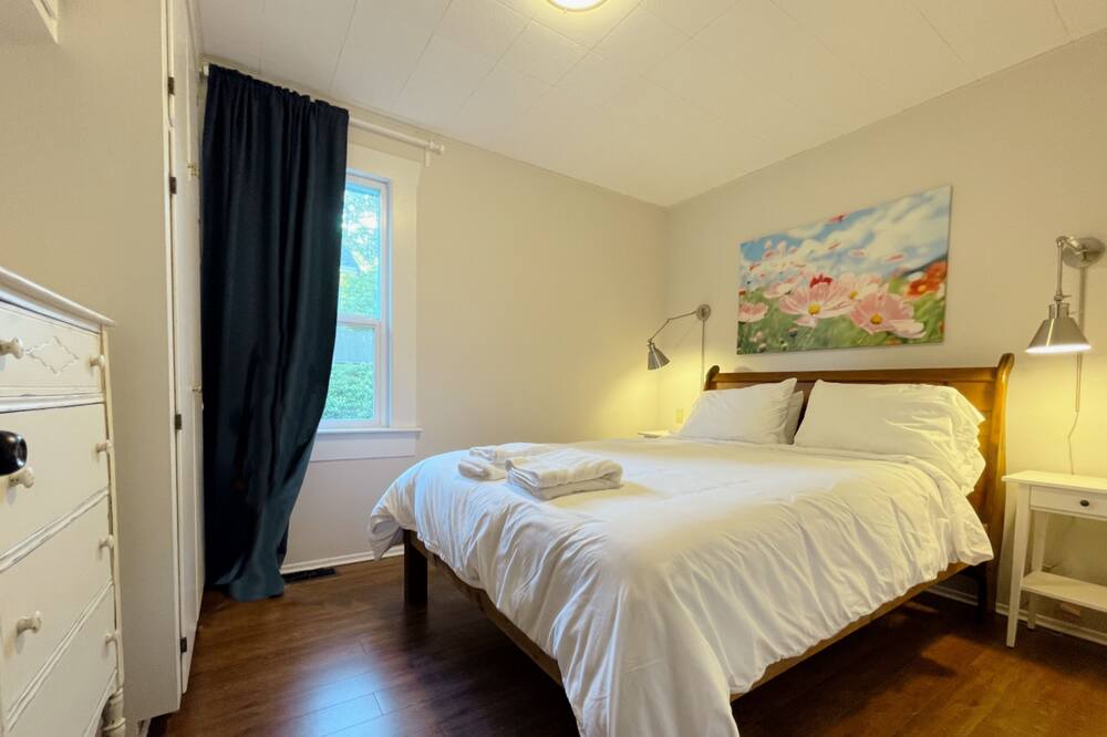 Photo of Bedroom in Chemainus